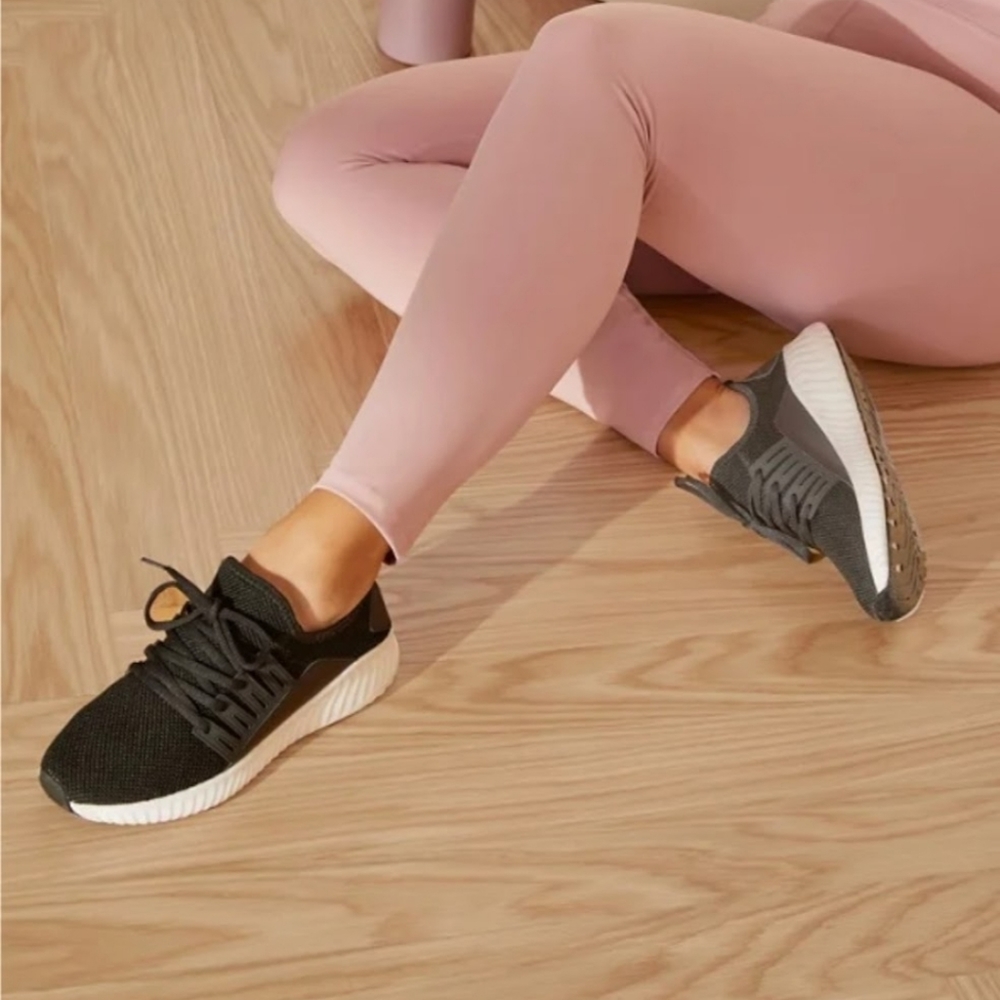 NewJustFab Black Velinda Sneakers women's 7
